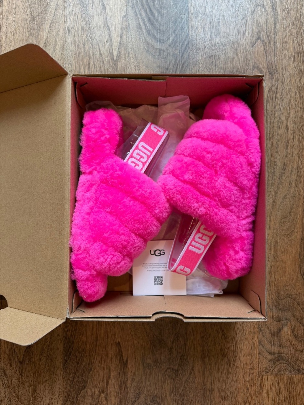 UGG Fluff Yeah Women's Genuine Shearling Slingback Sandal Taffy 9M NEW Pink Cozy